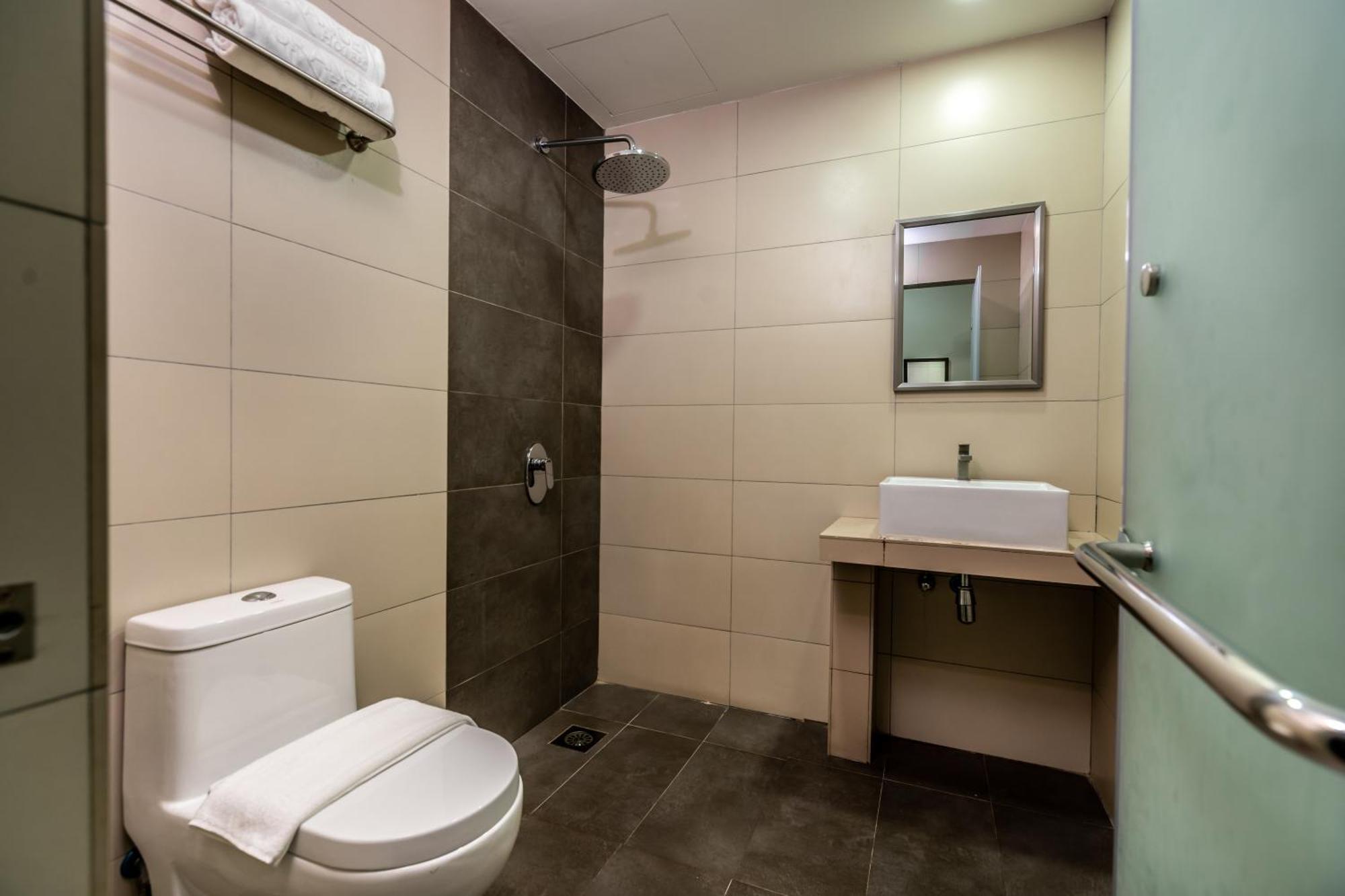 1 Orange Hotel Klia & Klia2 Sepang Exterior photo